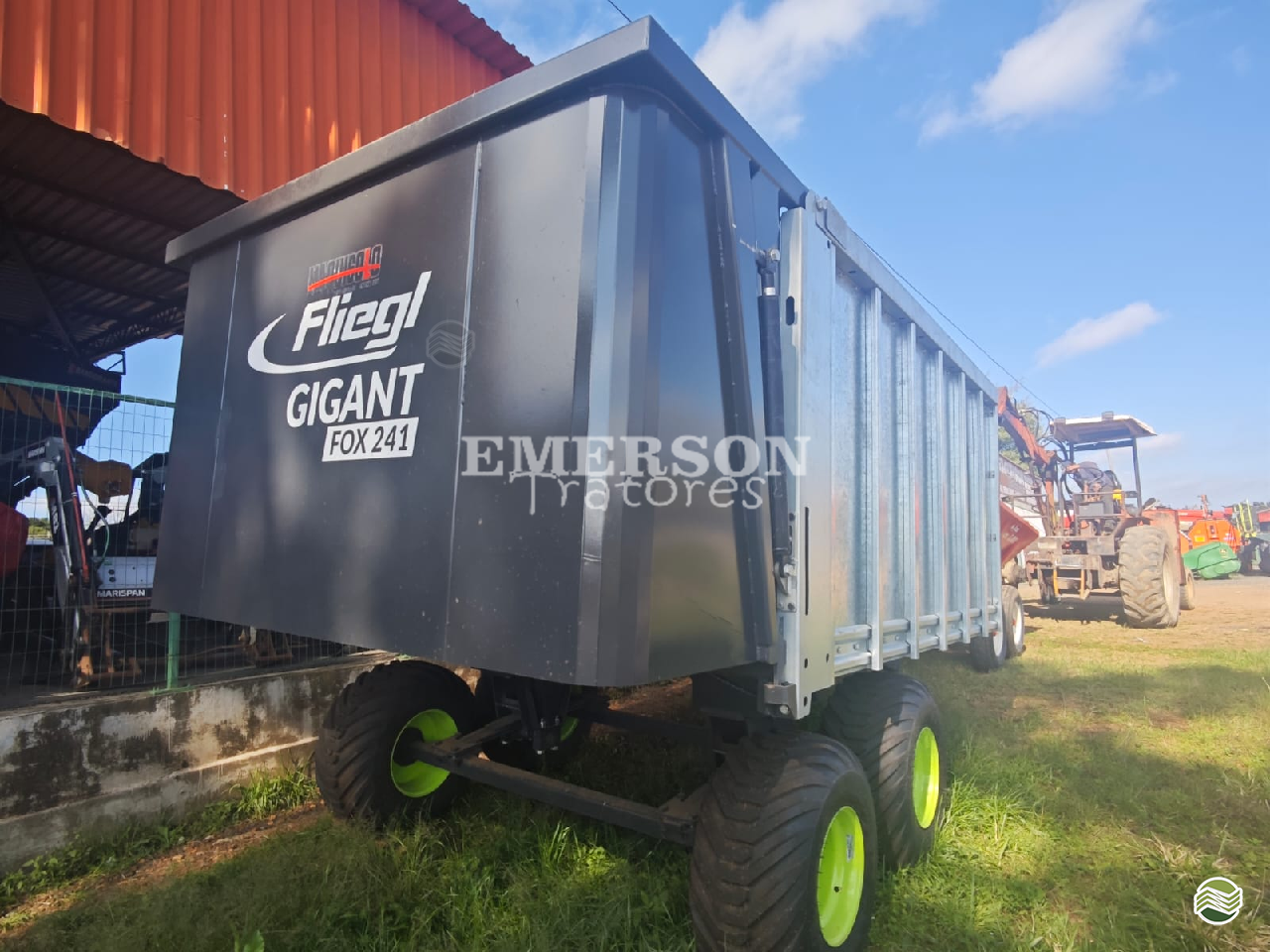 IMPLEMENTOS AGRICOLAS CARRETA AGRÍCOLA FORRAGEIRA Emerson Tratores PONTA GROSSA PARANÁ PR